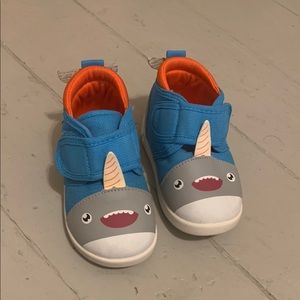 Ikiki Narwhale Toddler Shoes size 5